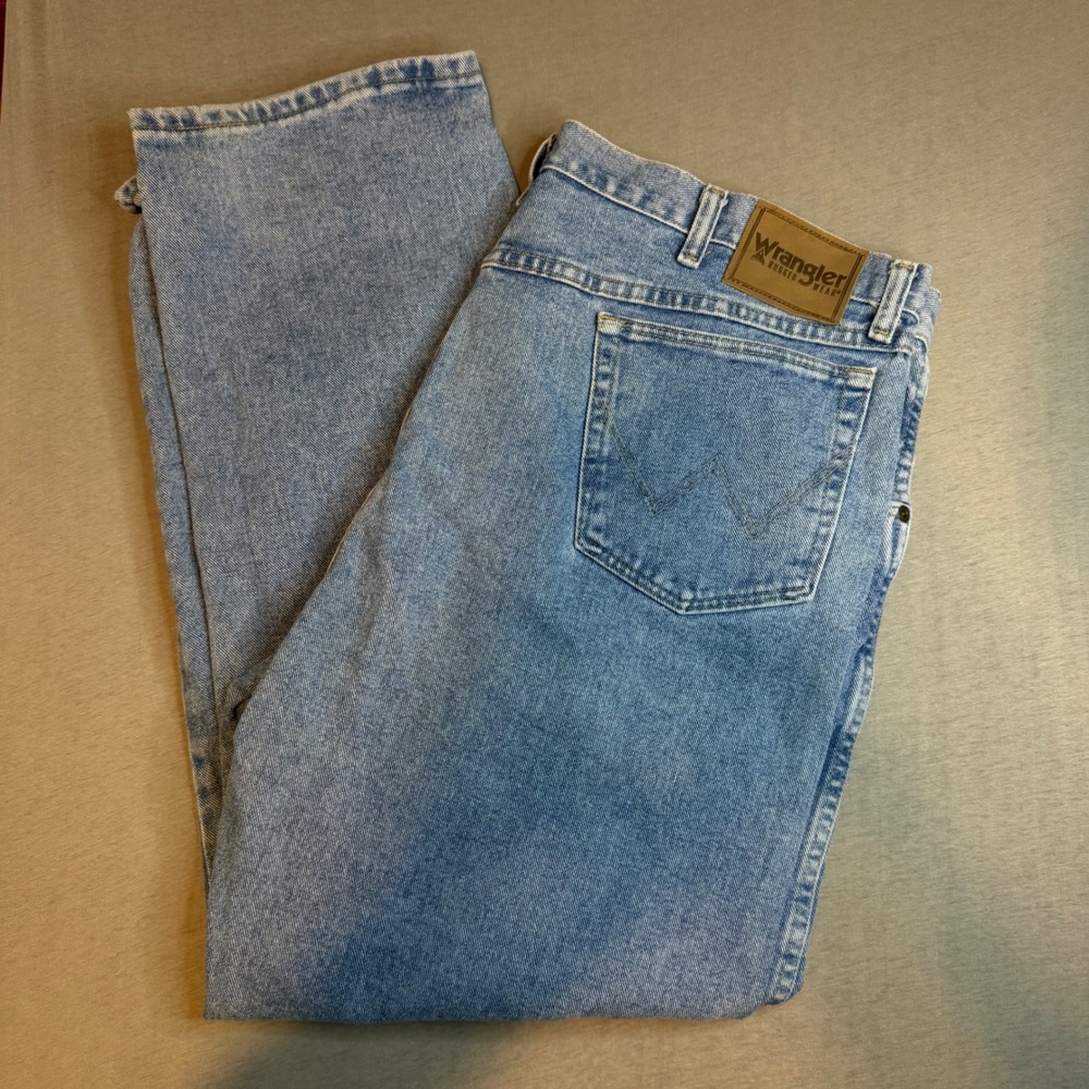 Wrangler Rugged Wear Relaxed Fit Jeans Light Wash Blue Denim 42x30 work